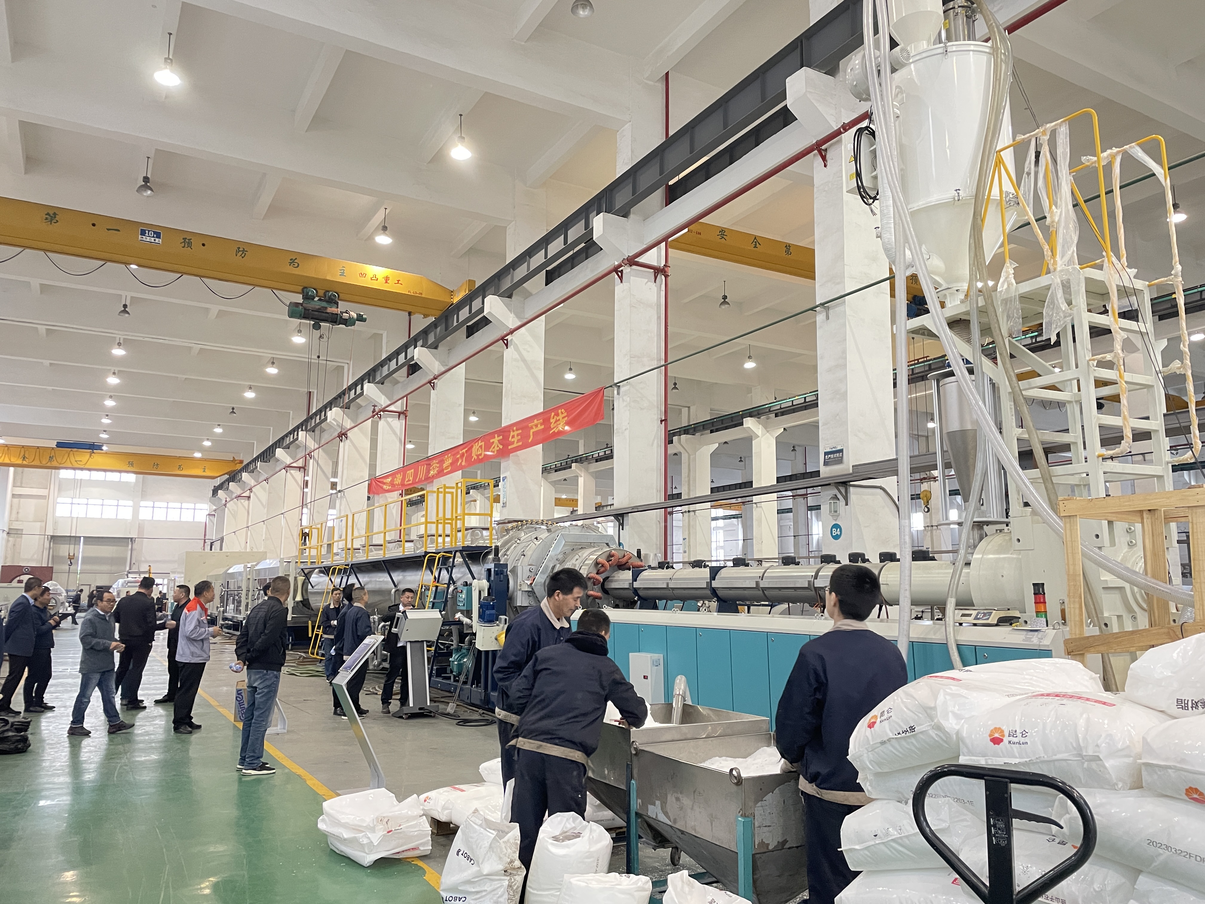 प्लास्टिक एक्सट्रूडर के प्रदर्शन पर सामग्री चयन का प्रभाव: सही रेज़िन का चयन परिचय